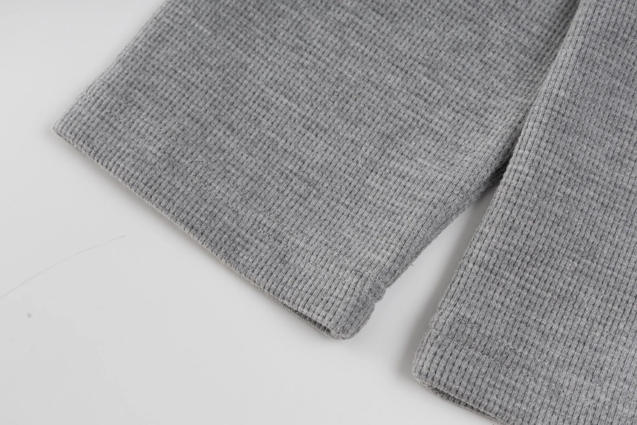 🅿️420 [Exclusive supply] CH Kroxin Sanskrit embroidered waffle sweatshirt (grey) The fabric is made of 350g cotton waffle double-layer material before washing. The embroidery is made of Tajima embroidery machine imported from Japan. The silver buckle is made of antique bronze and real silver. The materials used have reached the market's 300+ quality. The collar leather label is still made of genuine imported lambskin. We have put a lot of effort into fabrics, hardware and craftsmanship, and the top quality and industry benchmarks in the market are only owned by a few people. Size:S/M/L